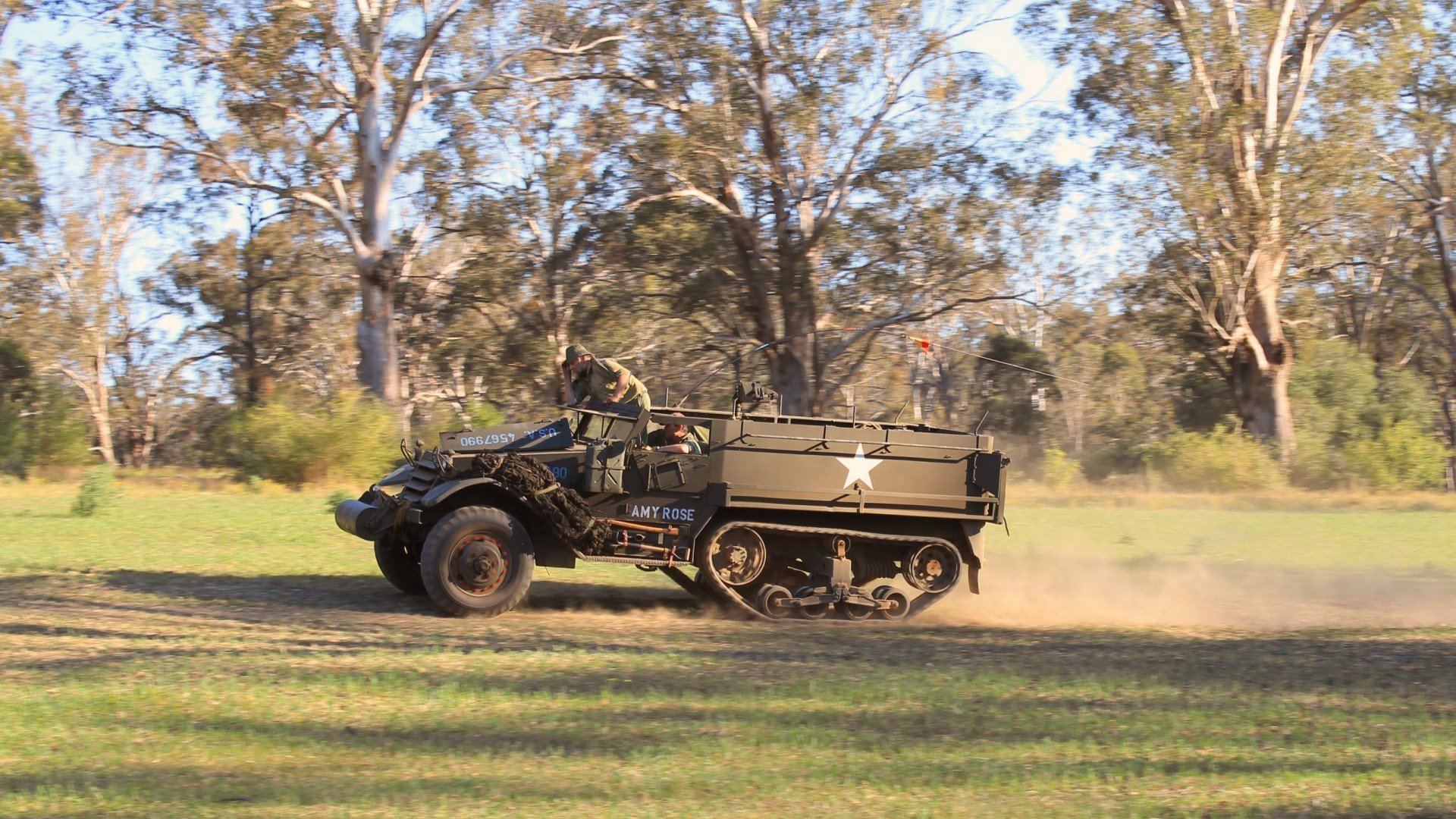 _快船在主场迎战劲敌,奋勇拼搏_,快船主场叫啥