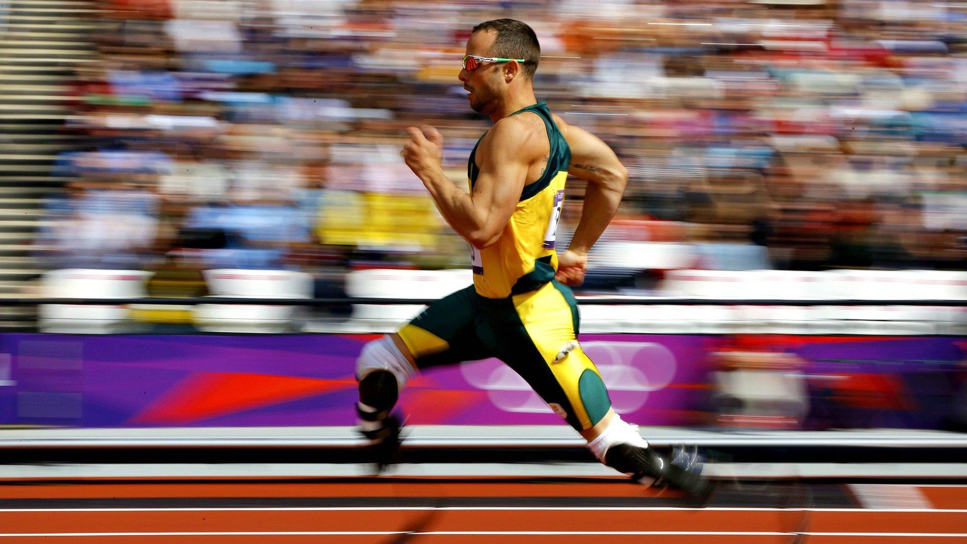 “跑酷赛道：东安湖体育公园极速冲刺，运动员决战极限”